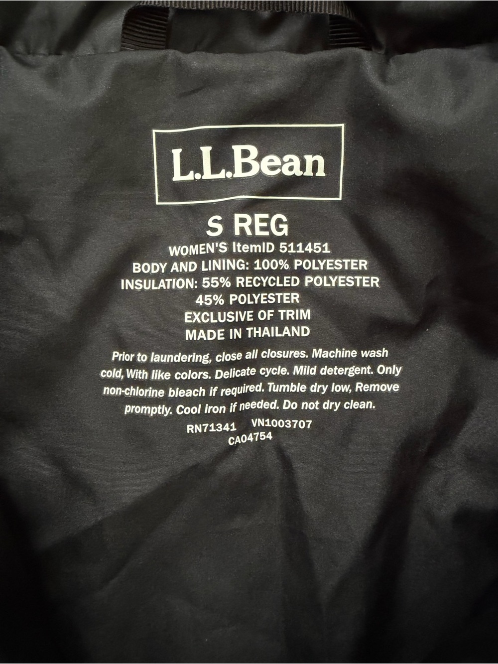 L.L.Bean Women's Black Fitted Mountain Classic Puffer Jacket Size Small - Picture 3 of 8